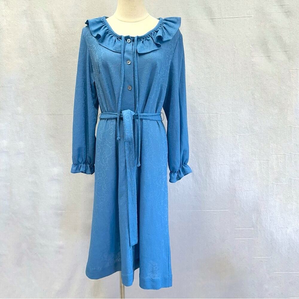 Vintage 60s blue floral embossed button up shift dress house dress with belt tie
